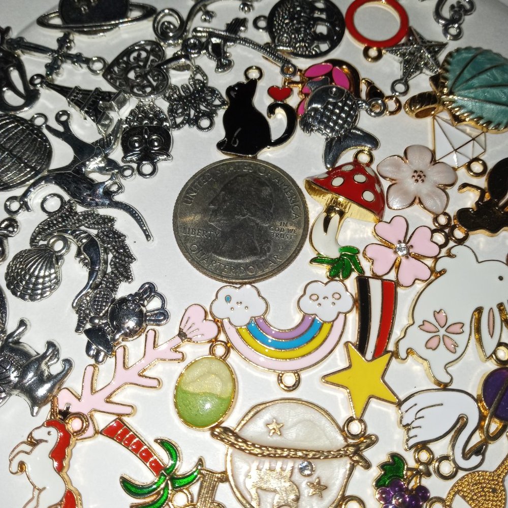 4 Random Charms will be sent to you See quarter for size refrence NEW💖SPECIAL - Picture 4 of 7